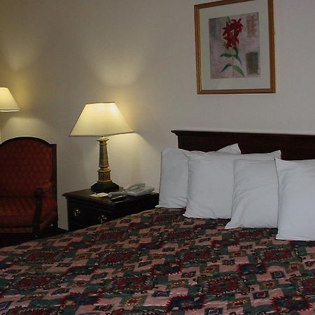 Rodeway Inn モンゴメリー 部屋 写真
