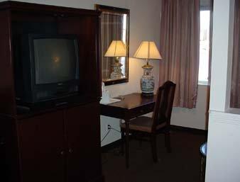 Rodeway Inn モンゴメリー エクステリア 写真