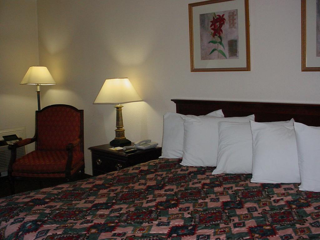 Rodeway Inn モンゴメリー 部屋 写真